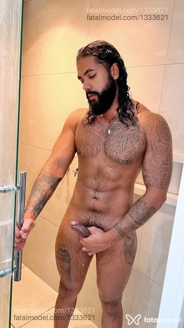 Acompanhante homem com cabelo castanho de olhos castanhos - Raphael Aquaboy