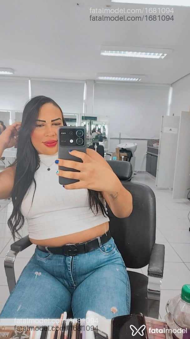 Acompanhante travesti com cabelo castanho de olhos castanhos em Montes Claros Acompanhante travesti com cabelo castanho de olhos castanhos em Montes Claros - Emanuelle Soares