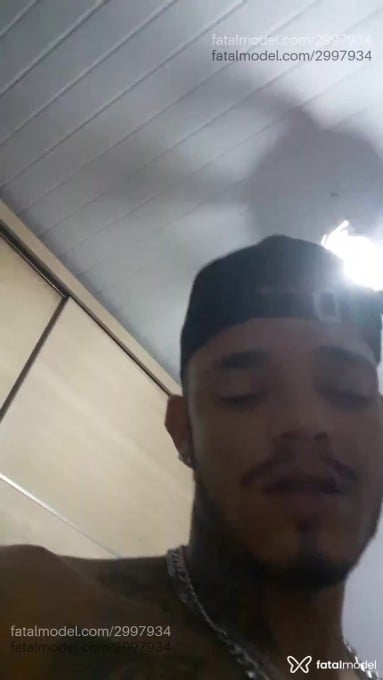 Acompanhante homem com cabelo castanho de olhos pretos em Jundiaí - Vicente Filipe