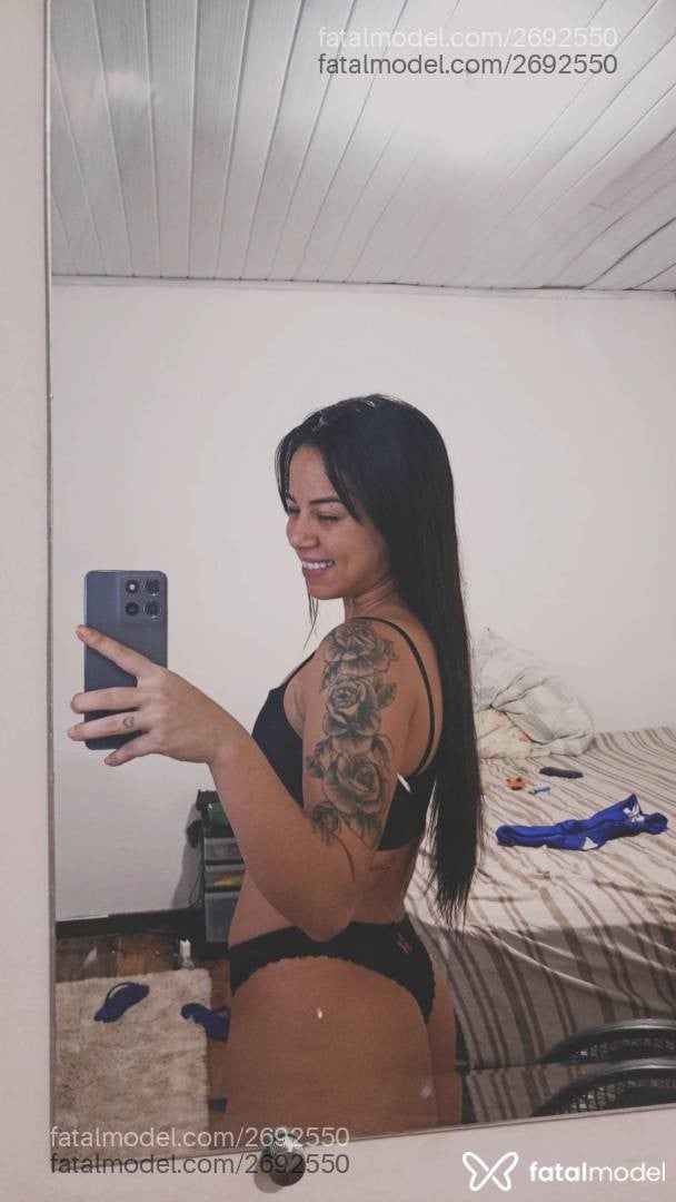 Acompanhante mulher morena (o) de olhos pretos - Bruna