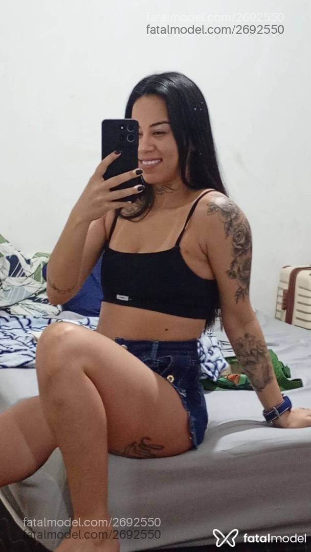 Acompanhante mulher morena (o) de olhos pretos - Bruna