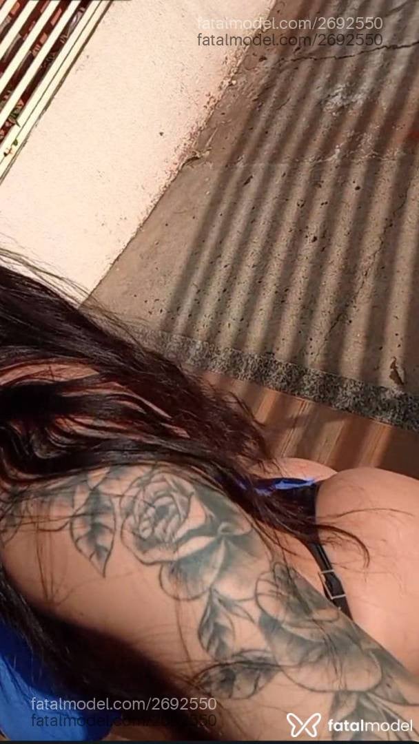 Acompanhante mulher morena (o) de olhos pretos - Bruna