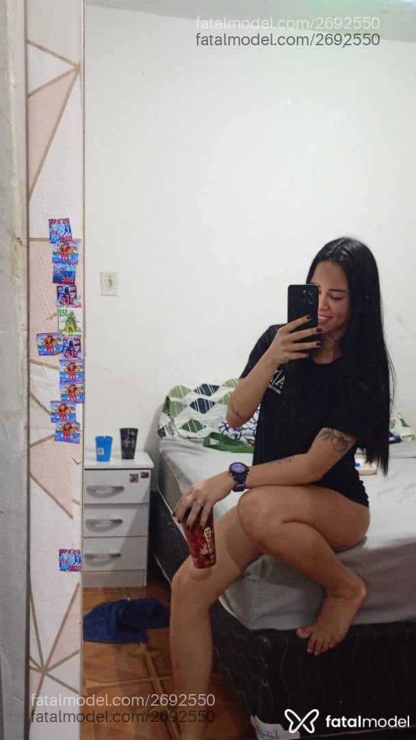 Acompanhante mulher morena (o) de olhos pretos - Bruna