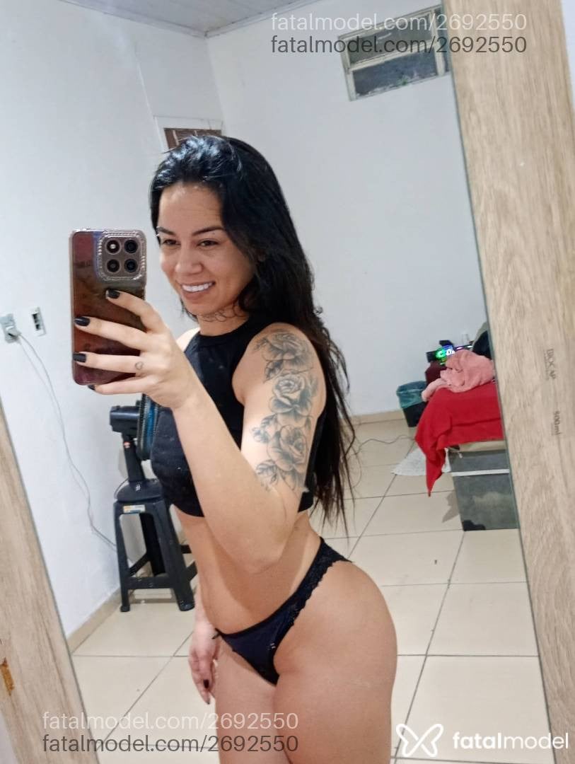 Acompanhante mulher morena (o) de olhos pretos - Bruna
