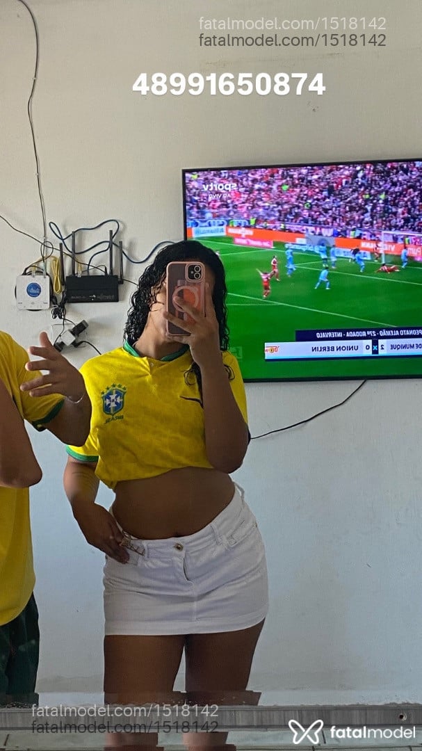 Acompanhante mulher morena (o) de olhos pretos - Maitê