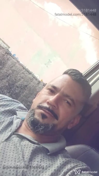 Acompanhante homem com cabelo grisalho de olhos castanhos em Tapejara Acompanhante homem com cabelo grisalho de olhos castanhos em Tapejara - Paupequeno