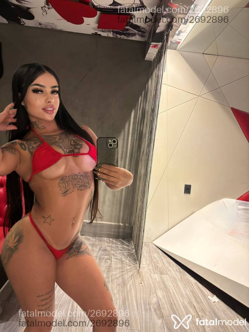 Acompanhante mulher morena (o) de olhos mel - Mirella Fox