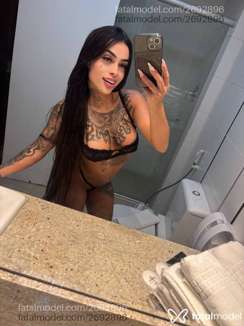 Acompanhante mulher morena (o) de olhos mel - Mirella Fox