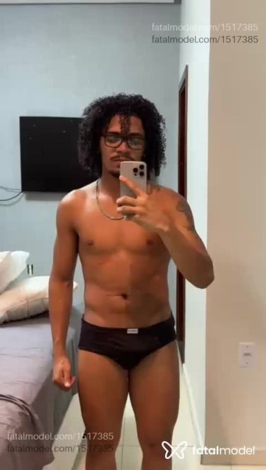 Acompanhante homem morena (o) de olhos castanhos em Paragominas Acompanhante homem morena (o) de olhos castanhos em Paragominas - Henri