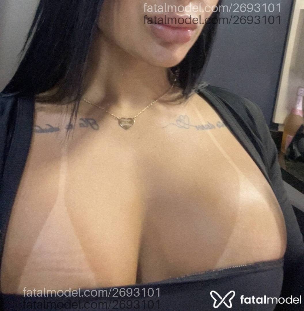 Acompanhante mulher morena (o) de olhos pretos - Thaina