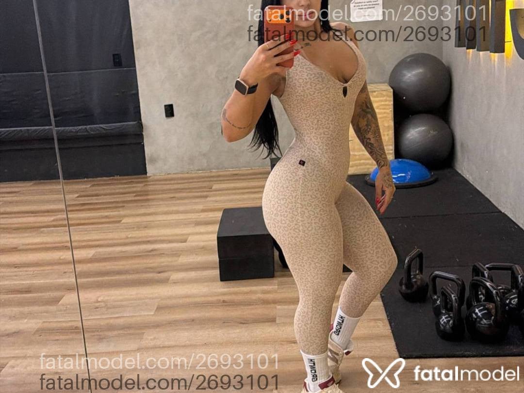 Acompanhante mulher morena (o) de olhos pretos - Thaina