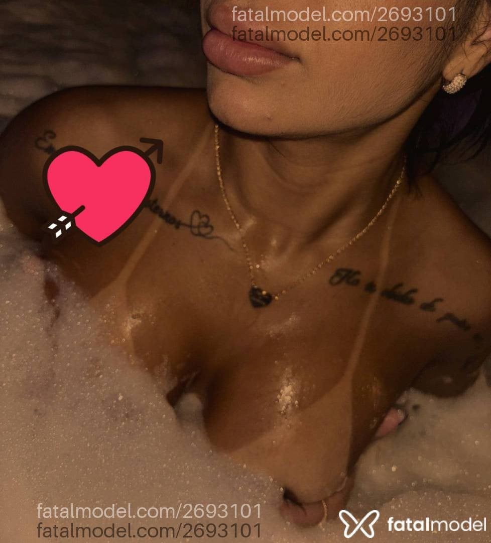 Acompanhante mulher morena (o) de olhos pretos - Thaina Acompanhante mulher morena (o) de olhos pretos - Thaina