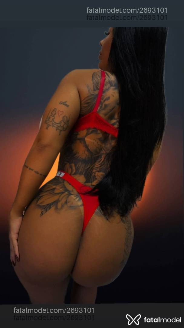 Acompanhante mulher morena (o) de olhos pretos - Thaina