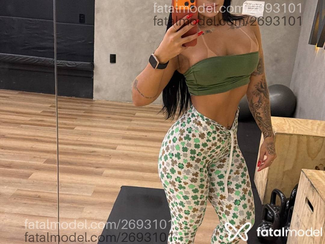 Acompanhante mulher morena (o) de olhos pretos - Thaina