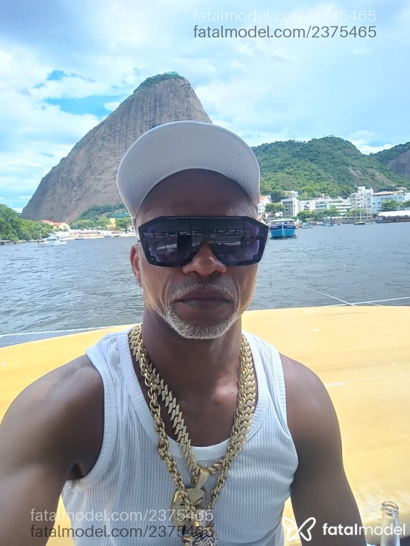 Acompanhante homem morena (o) de olhos pretos em Rio de Janeiro - Orfeu