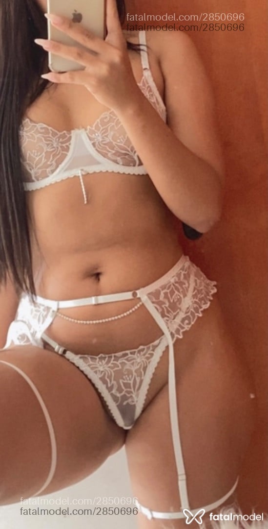 Acompanhante mulher morena (o) de olhos pretos - Camile Vitória Acompanhante mulher morena (o) de olhos pretos - Camile Vitória