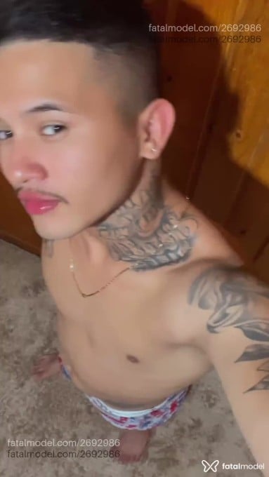Acompanhante homem com cabelo castanho de olhos castanhos em São José Acompanhante homem com cabelo castanho de olhos castanhos em São José - Guilherme