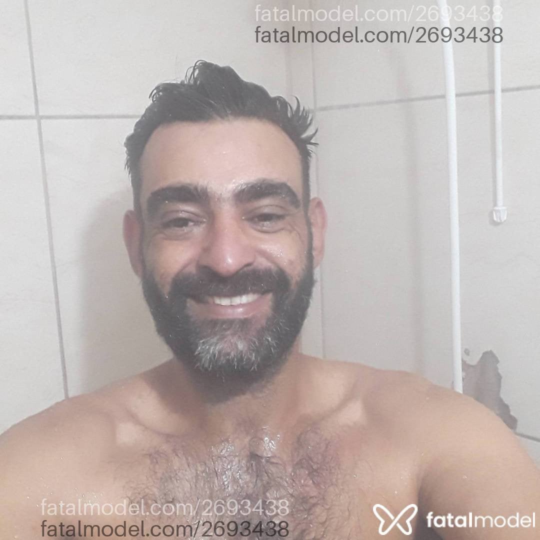 Acompanhante homem com cabelo castanho de olhos castanhos em Palhoça - Felipe