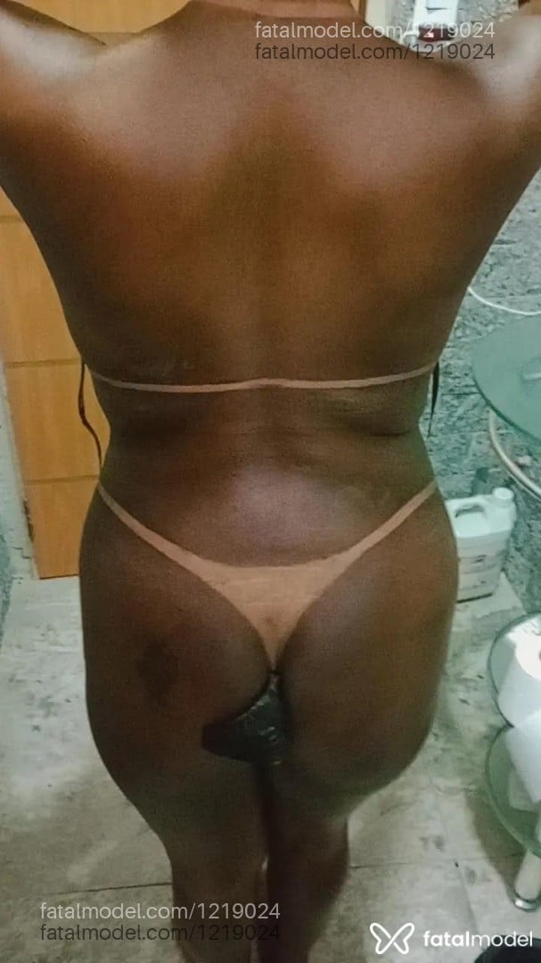 Acompanhante mulher morena (o) de olhos mel em Salinas - Safira Mullër