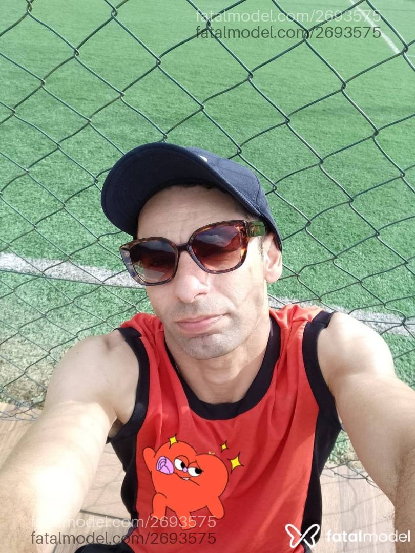 Acompanhante homem com cabelo castanho de olhos castanhos - Zeews