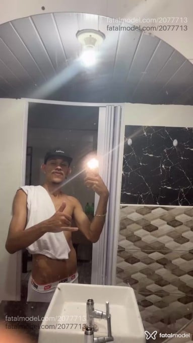 Acompanhante homem morena (o) de olhos castanhos em Blumenau - Matheus