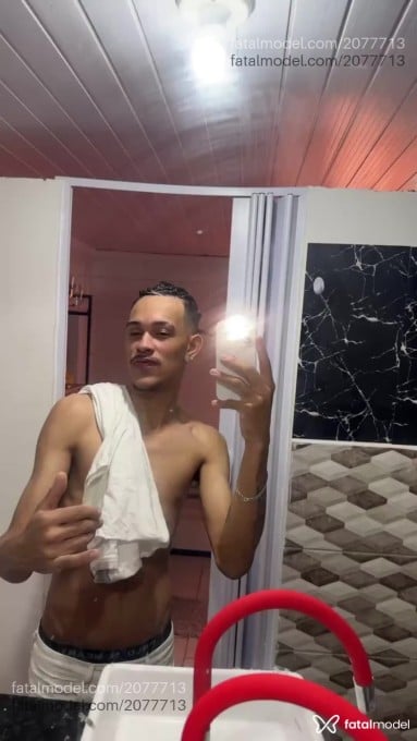 Acompanhante homem morena (o) de olhos castanhos em Blumenau - Matheus