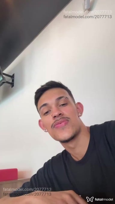 Acompanhante homem morena (o) de olhos castanhos em Blumenau - Matheus