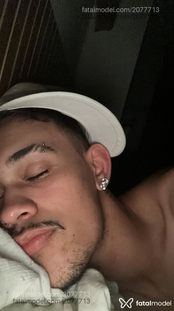 Acompanhante homem morena (o) de olhos castanhos em Blumenau - Matheus