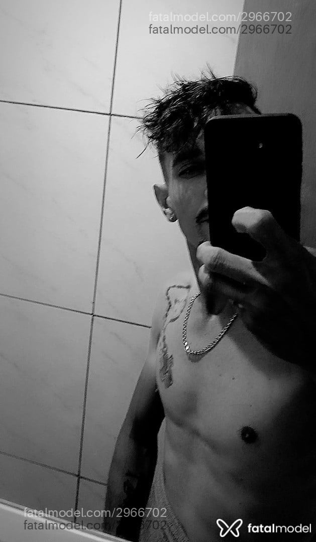 Acompanhante homem loira (o) de olhos pretos em Ji-Paraná - óliver