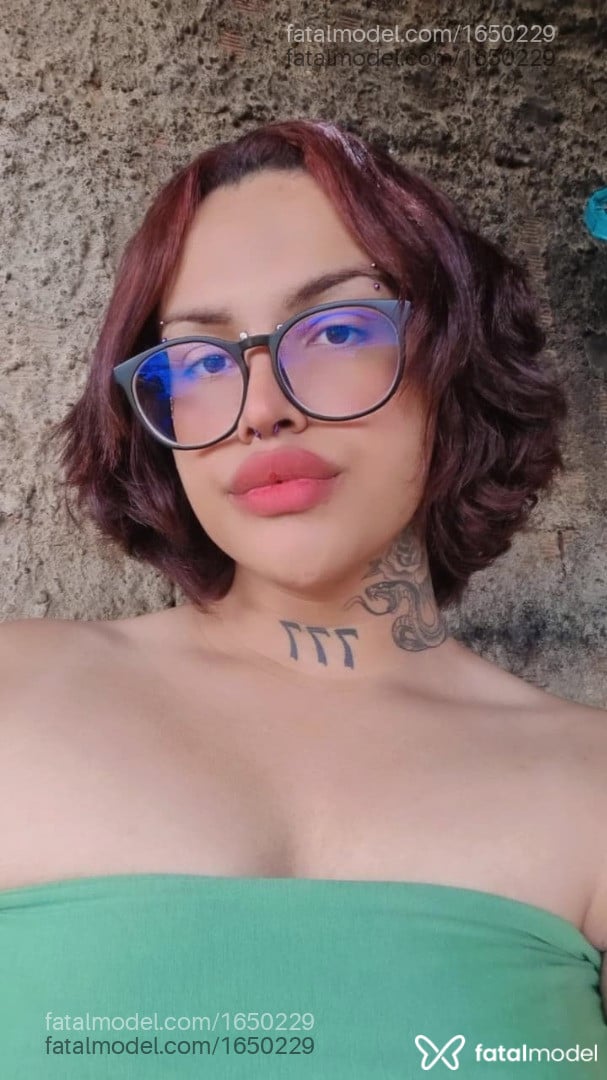 Acompanhante mulher trans com cabelo castanho de olhos castanhos em Anápolis - Aisha