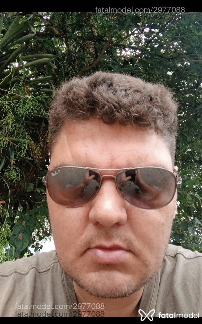 Acompanhante homem com cabelo castanho de olhos castanhos em Porto Alegre Acompanhante homem com cabelo castanho de olhos castanhos em Porto Alegre - Rodrigo