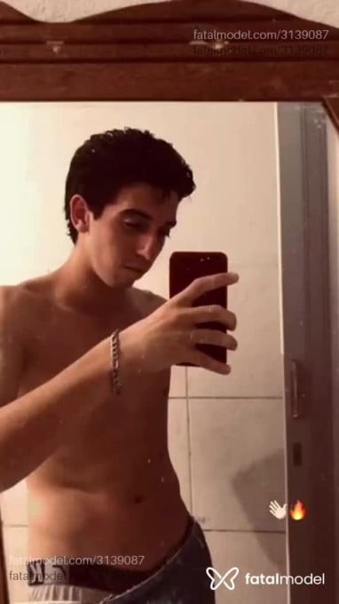 Acompanhante homem com cabelo castanho de olhos castanhos em São Leopoldo Acompanhante homem com cabelo castanho de olhos castanhos em São Leopoldo - Henrique