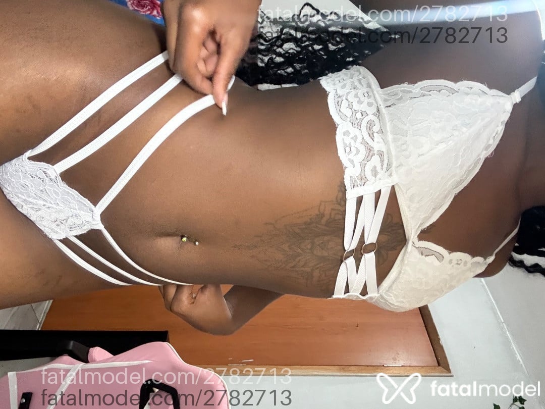 Acompanhante mulher morena (o) de olhos pretos em Três Marias - Beatriz
