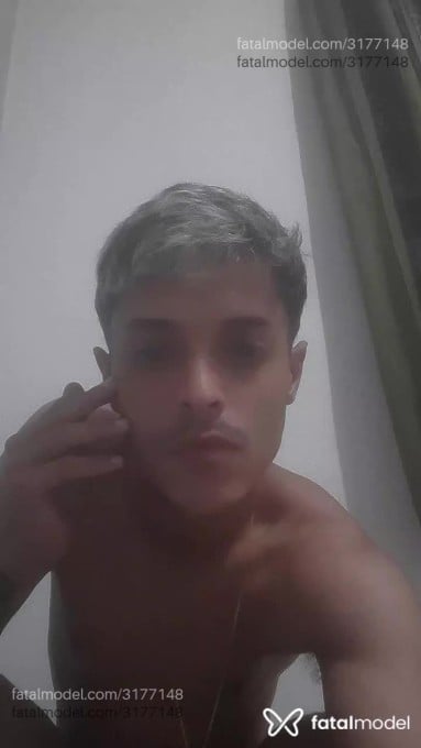 Acompanhante homem com cabelo castanho de olhos castanhos - Caio Luccas