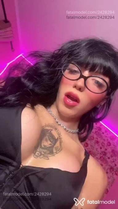 Acompanhante mulher trans com cabelo castanho de olhos castanhos em Fazenda Rio Grande Acompanhante mulher trans com cabelo castanho de olhos castanhos em Fazenda Rio Grande - Luana Madamy