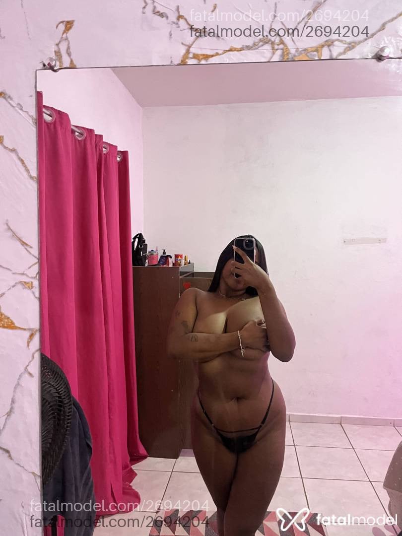 Acompanhante mulher morena (o) de olhos pretos - Layla