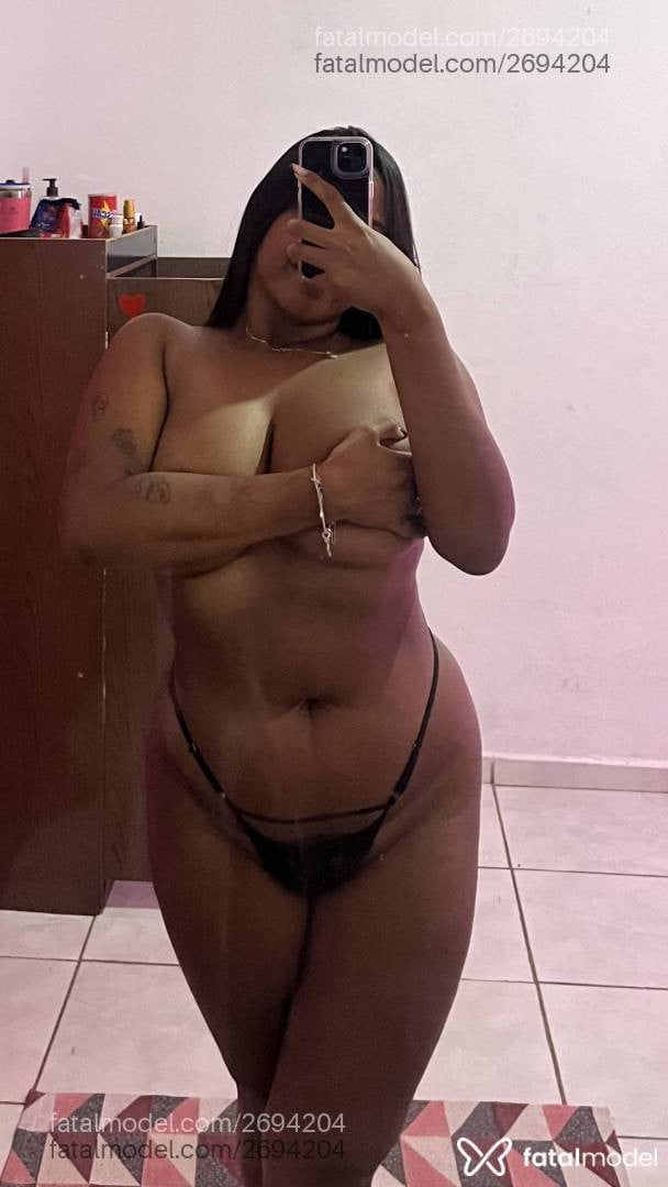 Acompanhante mulher morena (o) de olhos pretos - Layla