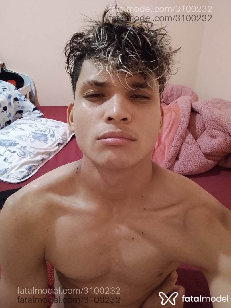 Acompanhante homem com cabelo colorido de olhos pretos em Chapecó - Franko