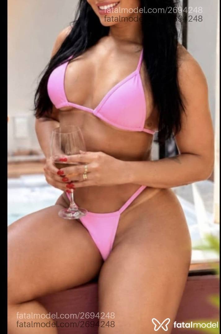 Acompanhante mulher morena (o) de olhos pretos - Ruby