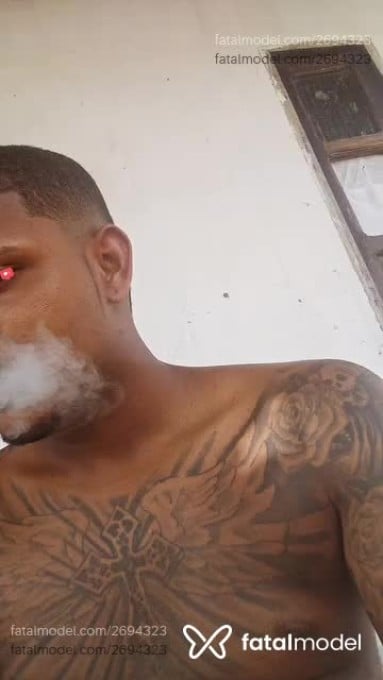 Acompanhante homem com cabelo castanho de olhos pretos - Bielzin Acompanhante homem com cabelo castanho de olhos pretos - Bielzin