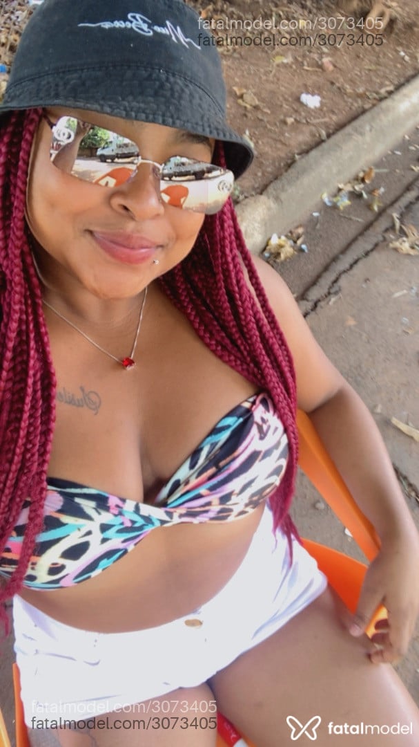 Acompanhante mulher com cabelo castanho de olhos castanhos em Vargem Grande do Sul - Pretynhaa