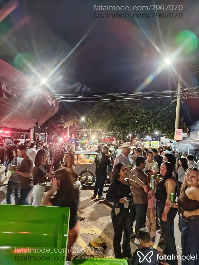 Acompanhante homem morena (o) de olhos castanhos em Bela Vista de Goiás - Artur