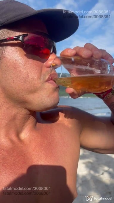 Acompanhante homem morena (o) de olhos mel em Ubatuba Acompanhante homem morena (o) de olhos mel em Ubatuba - Matheus