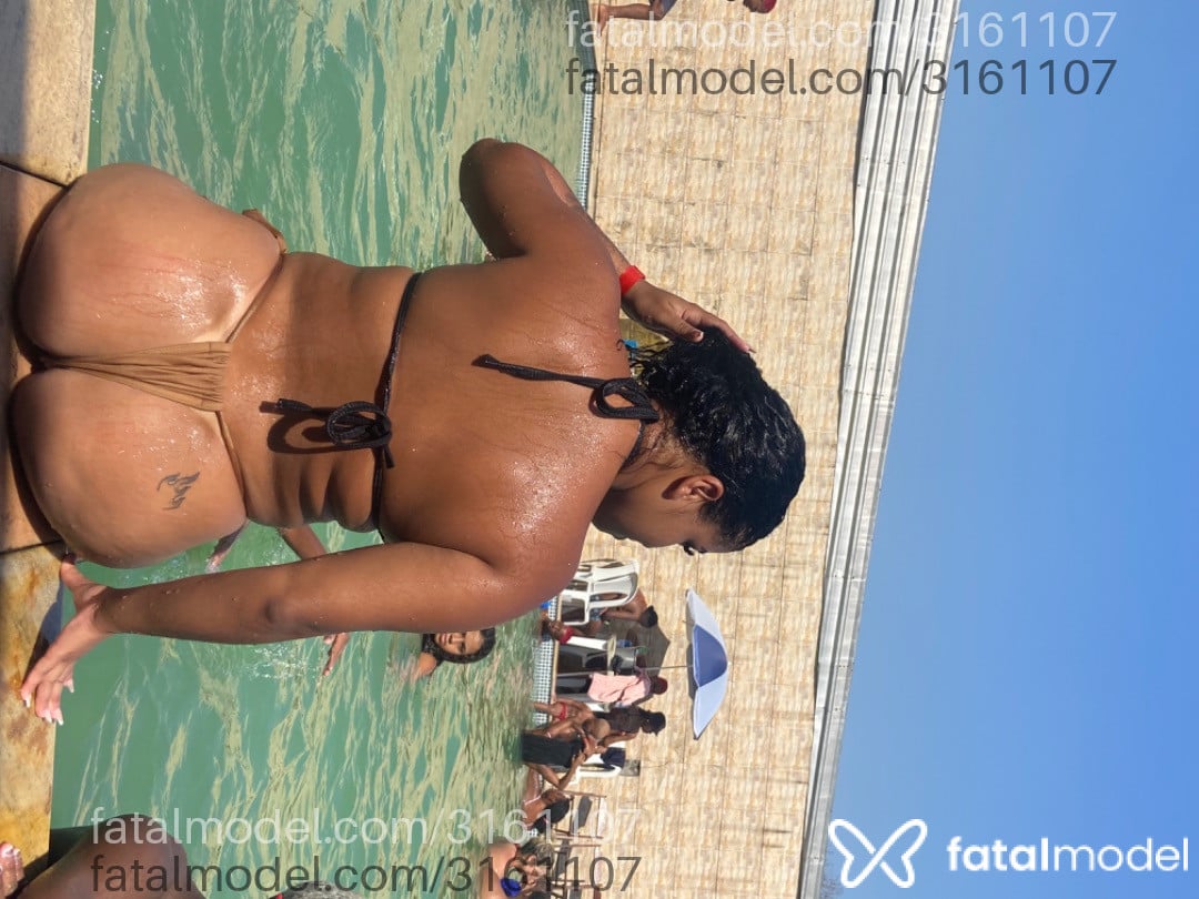 Acompanhante mulher com cabelo castanho de olhos mel em Campos dos Goytacazes - Julia Mendes