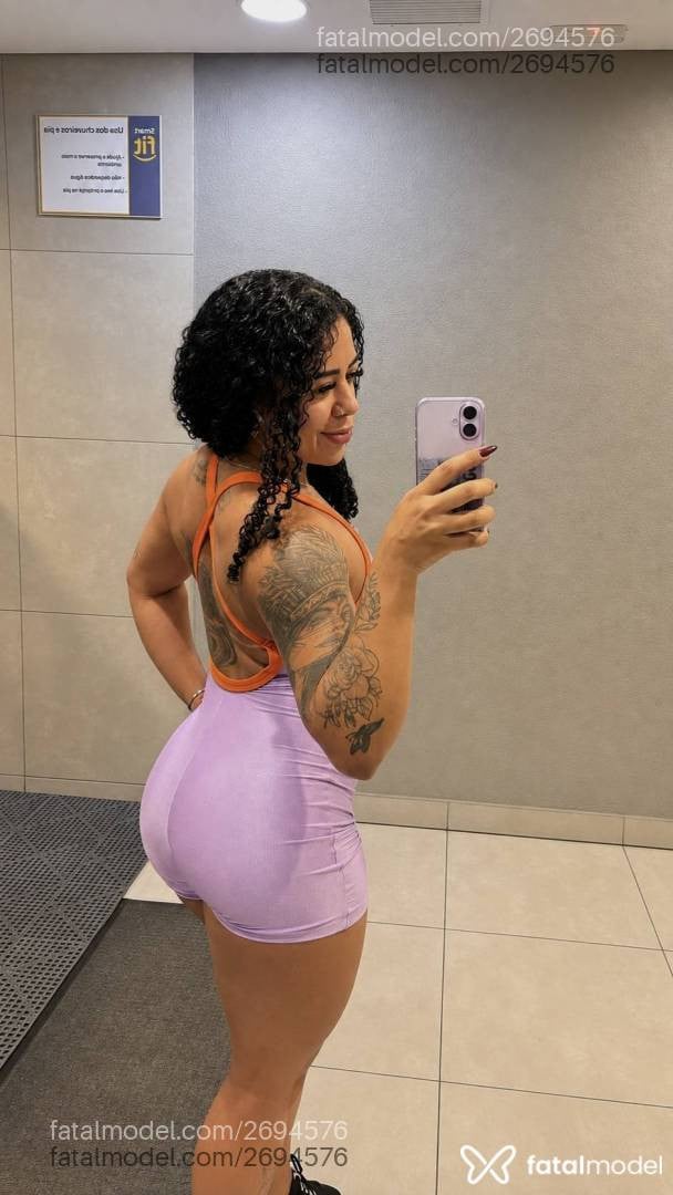 Acompanhante mulher morena (o) de olhos pretos - Khailla