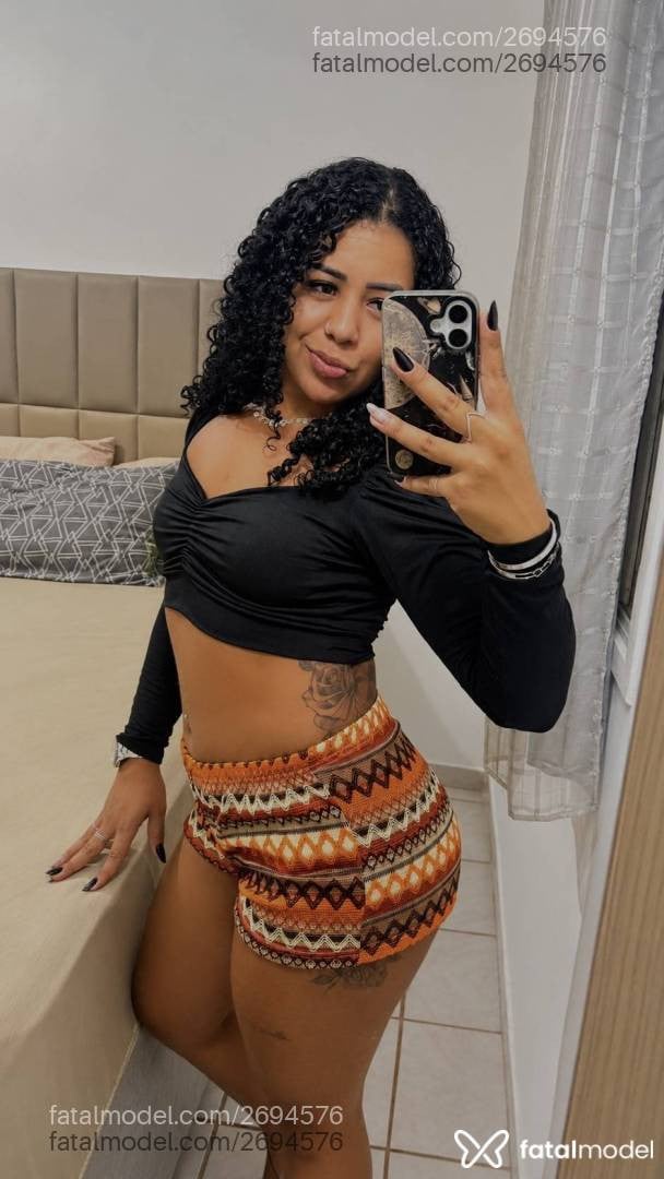 Acompanhante mulher morena (o) de olhos pretos - Khailla