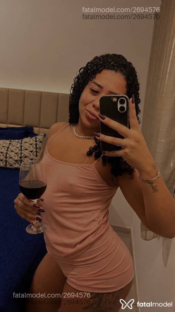 Acompanhante mulher morena (o) de olhos pretos - Khailla