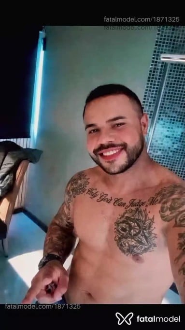 Acompanhante homem morena (o) de olhos mel em Itapema - Caue nego