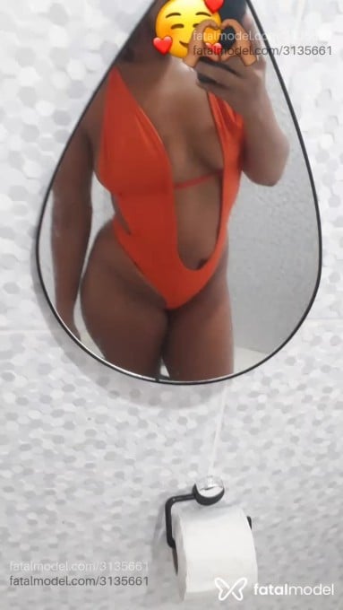 Acompanhante mulher morena (o) de olhos castanhos em Virtual - Maya Vitória