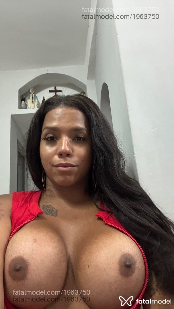 Acompanhante mulher trans morena (o) de olhos pretos em Salvador - Íris Araujo
